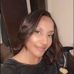 Meet your Posher, Denyce